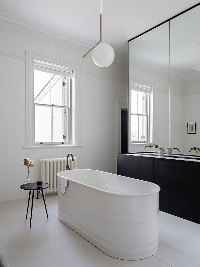 Agape Vieques bath at The Estate by Luke Moloney Architecture. Photography by Tom Ferguson. Styling by Claire Delmar.jpg