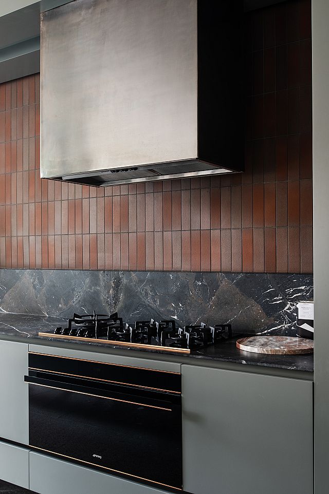 Magnesia Brushed used as benchtop and Fabe Re FABN/105N as the splashback at Weeroona House by Neil Architecture and Simone Haag