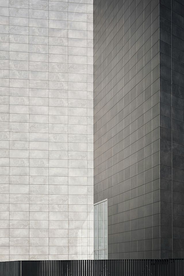 Facade in Core Shade Active in colours Cloudy and Sharp. De Castillia 23 by Urban Up, Gruppo Unipol, Milan.jpg