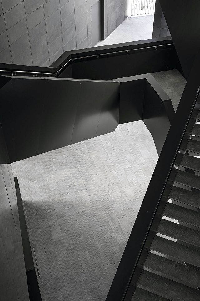 Floor and walls in Core Shade Active Cloudy and Sharp. De Castillia 23 by Urban Up, Gruppo Unipol, Milan.jpg