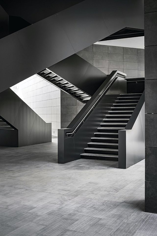 Floor and walls in Core Shade Active Cloudy and Sharp. De Castillia 23 by Urban Up, Gruppo Unipol, Milan.jpg