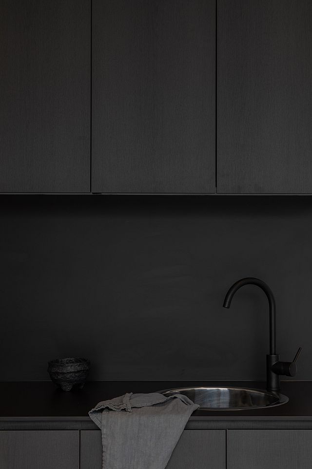 Artetech Carbone porcelain panels on the benchtop and splashback at Hurstville Grove by Studio Priscilla