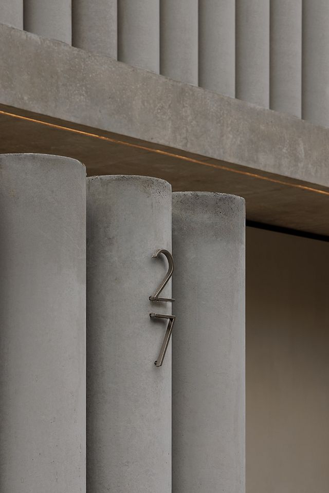 Aquarzo Honed and Travertine Litzio at Concrete Curtain by FGR Architects. Photography by Timothy Kaye _3750_LR.jpg