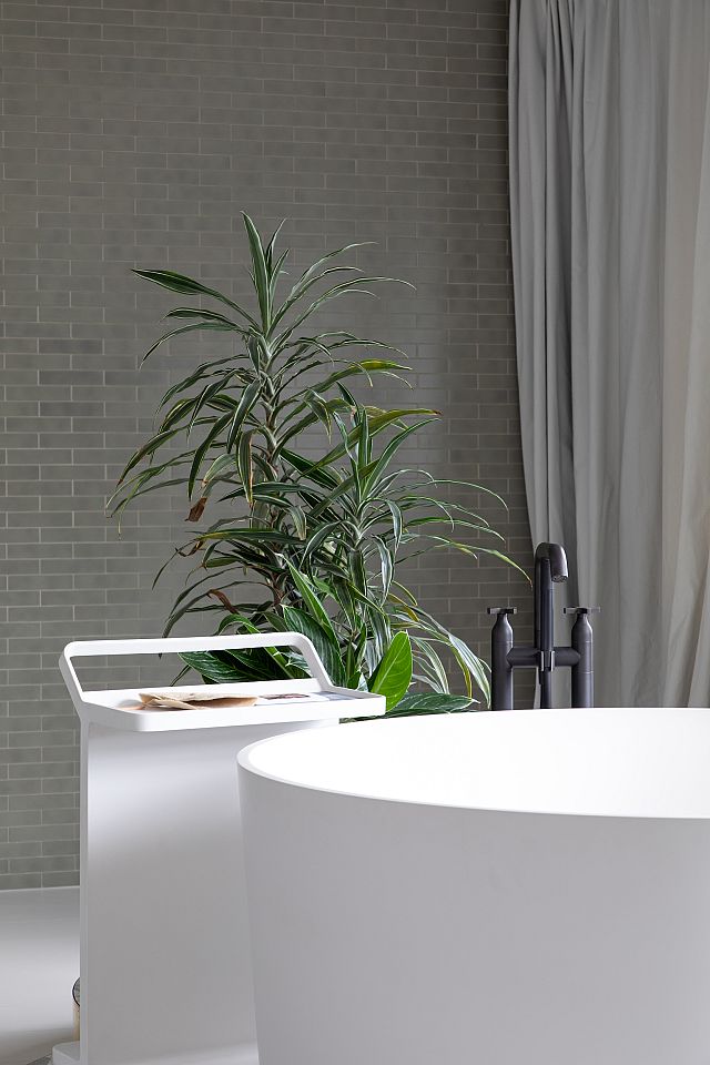 Chifu 6179 mosaic with Agape In-Out bath and and Memory tap.jpg