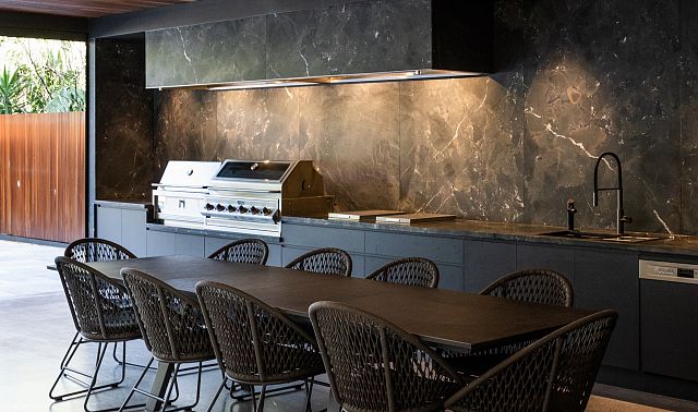 Black Fantasy kitchen benchtops and splashback at Corinda by Saba Projects. Photography by EOS.jpg