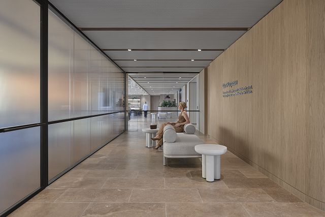 Travertine Noce crosscut tiled floor at BlueScope by Bates Smart. Photography by Peter Bennetts..jpg